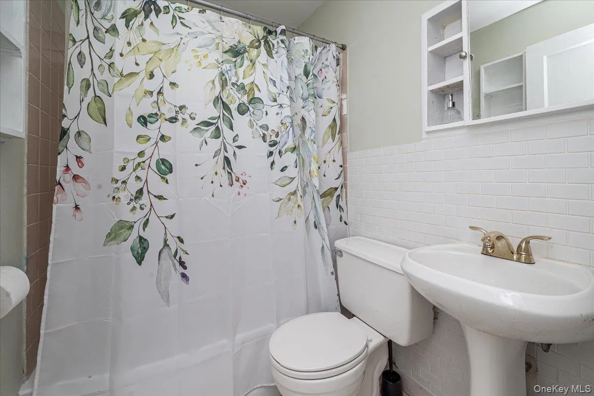 148 Saxton Street, Brookhaven, NY, 4 Bedrooms Bedrooms, 8 Rooms Rooms,2 BathroomsBathrooms,Residential,For Rent,Saxton,0,1022786 148 Saxton Street, Brookhaven, NY, 4 Bedrooms Bedrooms, 8 Rooms Rooms,2 BathroomsBathrooms,Residential,For Rent,Saxton,0,1022786