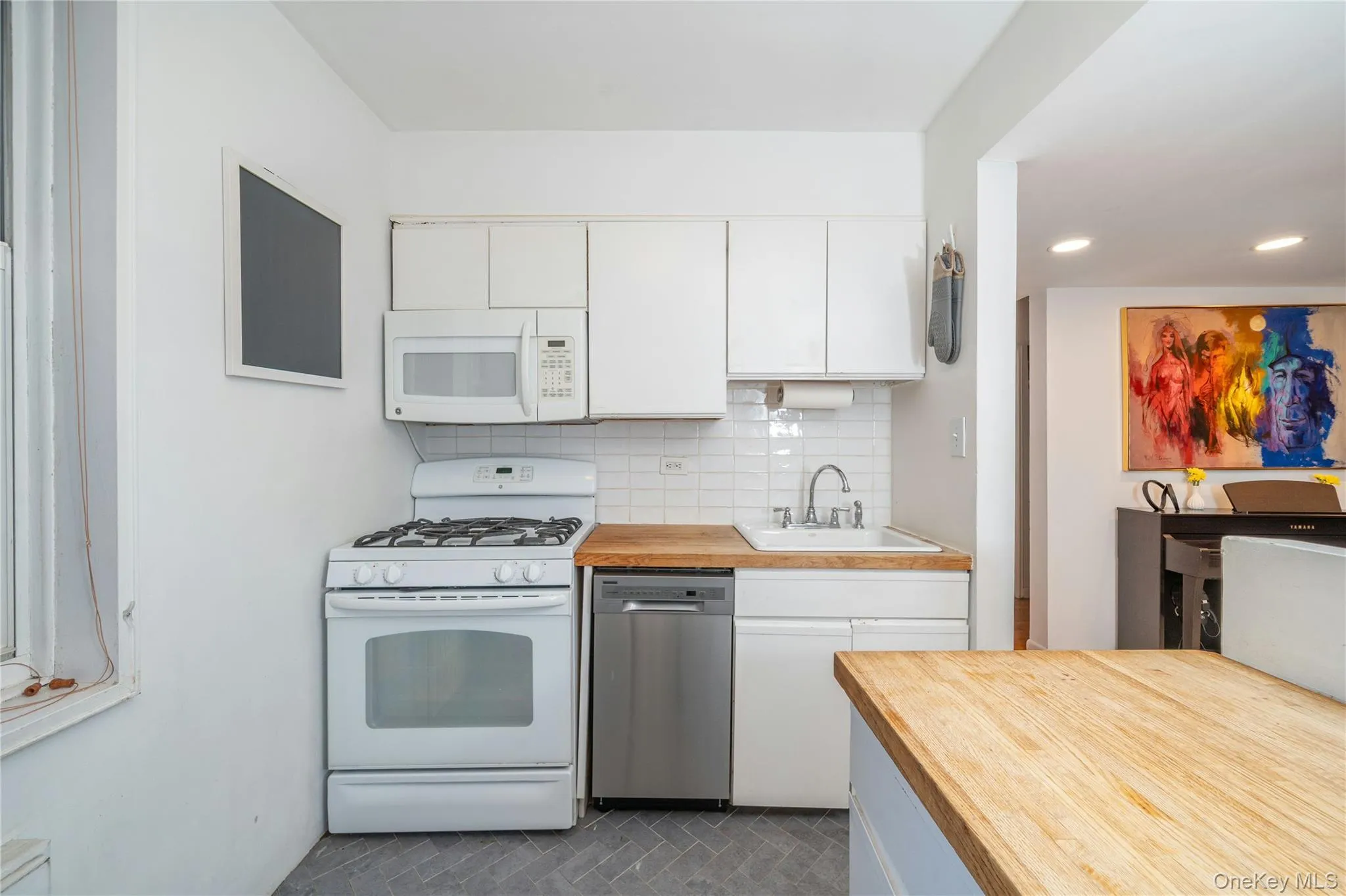 3185 Crescent Street, New York, NY, 2 Bedrooms Bedrooms, 4 Rooms Rooms,1 BathroomBathrooms,Residential,For Rent,Crescent,0,1022787 3185 Crescent Street, New York, NY, 2 Bedrooms Bedrooms, 4 Rooms Rooms,1 BathroomBathrooms,Residential,For Rent,Crescent,0,1022787