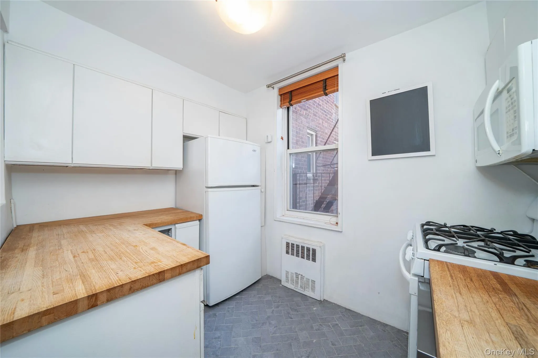 3185 Crescent Street, New York, NY, 2 Bedrooms Bedrooms, 4 Rooms Rooms,1 BathroomBathrooms,Residential,For Rent,Crescent,0,1022787 3185 Crescent Street, New York, NY, 2 Bedrooms Bedrooms, 4 Rooms Rooms,1 BathroomBathrooms,Residential,For Rent,Crescent,0,1022787