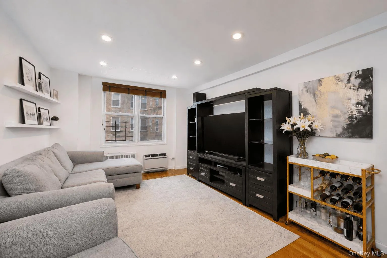 3185 Crescent Street, New York, NY, 2 Bedrooms Bedrooms, 4 Rooms Rooms,1 BathroomBathrooms,Residential,For Rent,Crescent,0,1022787 3185 Crescent Street, New York, NY, 2 Bedrooms Bedrooms, 4 Rooms Rooms,1 BathroomBathrooms,Residential,For Rent,Crescent,0,1022787