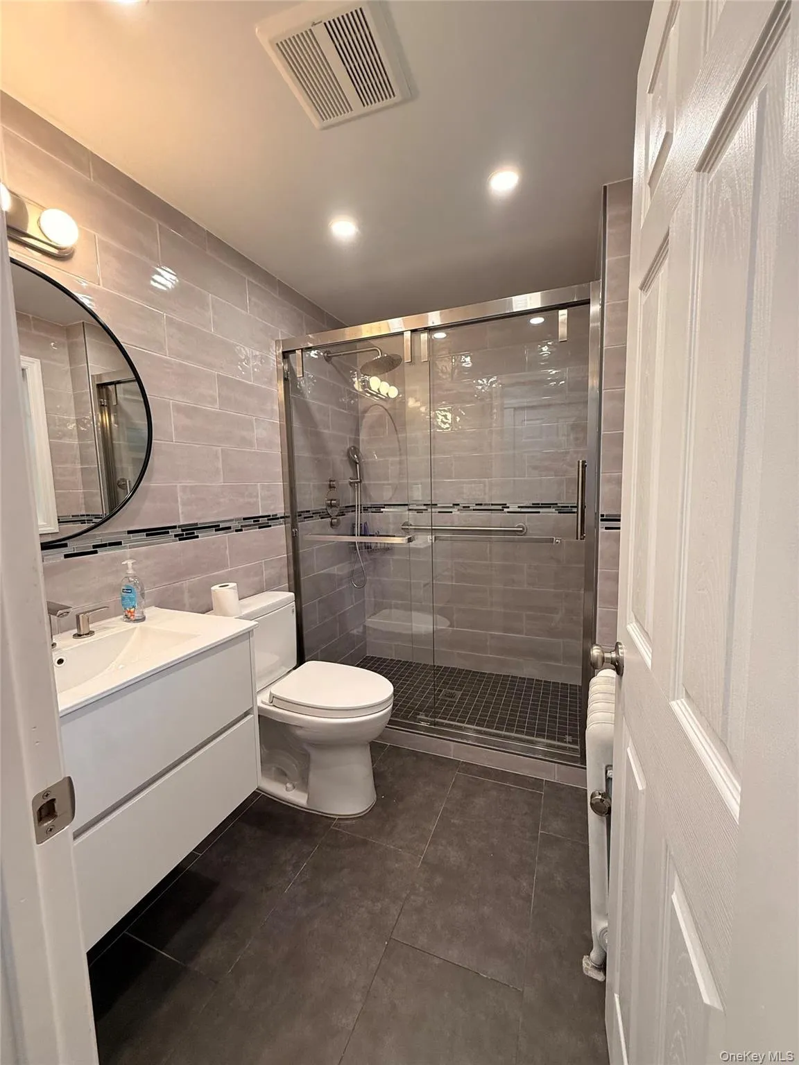 4112 Glenwood Street, New York, NY, 3 Bedrooms Bedrooms, 8 Rooms Rooms,2 BathroomsBathrooms,Residential,For Rent,Glenwood,0,1022809 4112 Glenwood Street, New York, NY, 3 Bedrooms Bedrooms, 8 Rooms Rooms,2 BathroomsBathrooms,Residential,For Rent,Glenwood,0,1022809