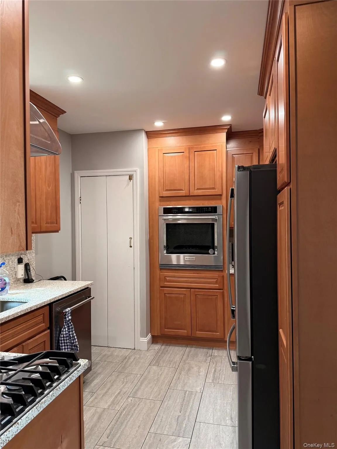 4112 Glenwood Street, New York, NY, 3 Bedrooms Bedrooms, 8 Rooms Rooms,2 BathroomsBathrooms,Residential,For Rent,Glenwood,0,1022809 4112 Glenwood Street, New York, NY, 3 Bedrooms Bedrooms, 8 Rooms Rooms,2 BathroomsBathrooms,Residential,For Rent,Glenwood,0,1022809