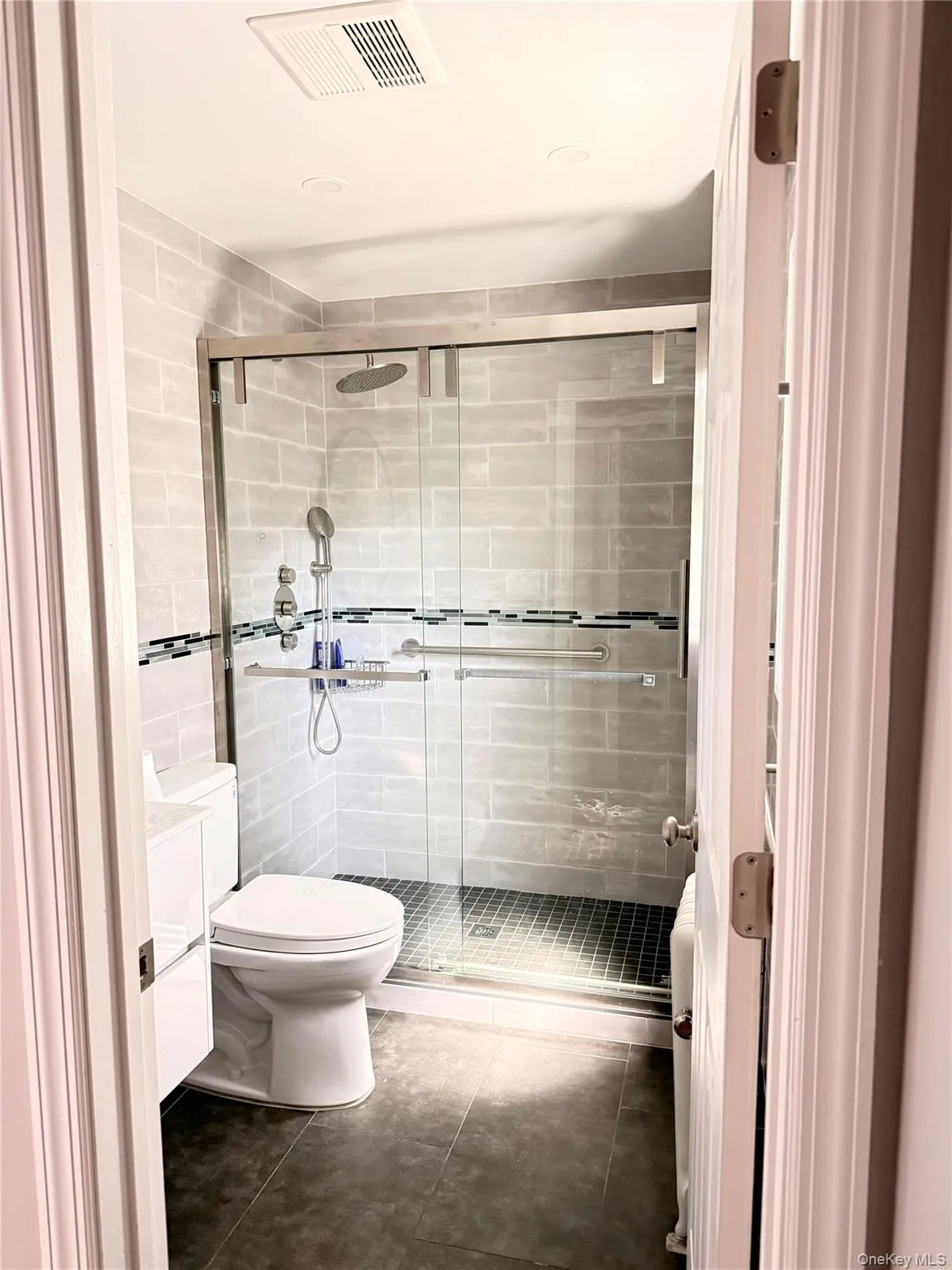4112 Glenwood Street, New York, NY, 3 Bedrooms Bedrooms, 8 Rooms Rooms,2 BathroomsBathrooms,Residential,For Rent,Glenwood,0,1022809 4112 Glenwood Street, New York, NY, 3 Bedrooms Bedrooms, 8 Rooms Rooms,2 BathroomsBathrooms,Residential,For Rent,Glenwood,0,1022809