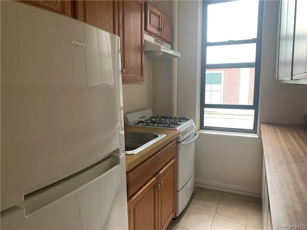 210 Martine Avenue, White Plains, NY, 2 Rooms Rooms,1 BathroomBathrooms,Residential Lease,For Rent,Martine,0,1022810 210 Martine Avenue, White Plains, NY, 2 Rooms Rooms,1 BathroomBathrooms,Residential Lease,For Rent,Martine,0,1022810