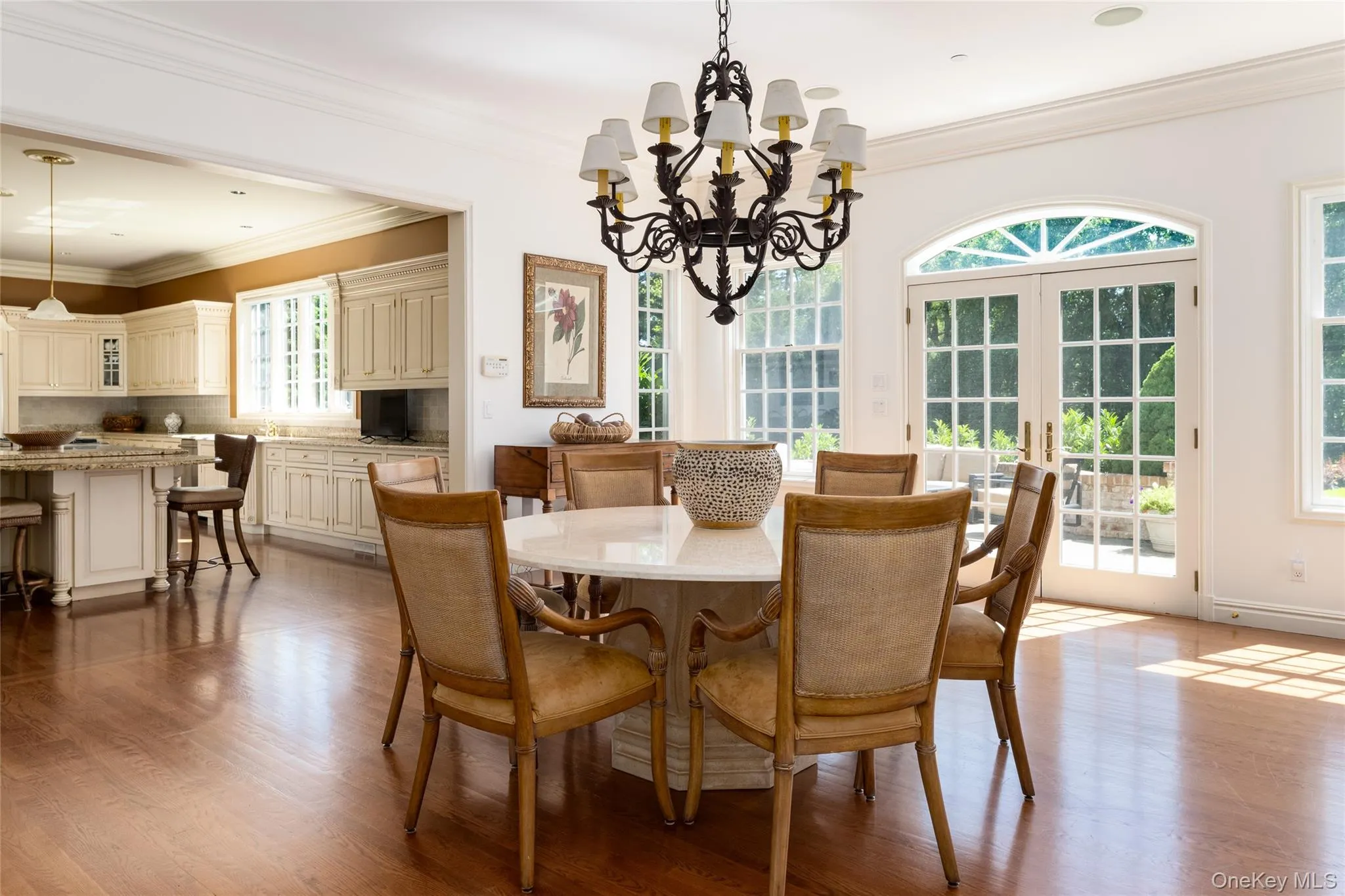 Breakfast Room with tons of sunlingt Breakfast Room with tons of sunlingt