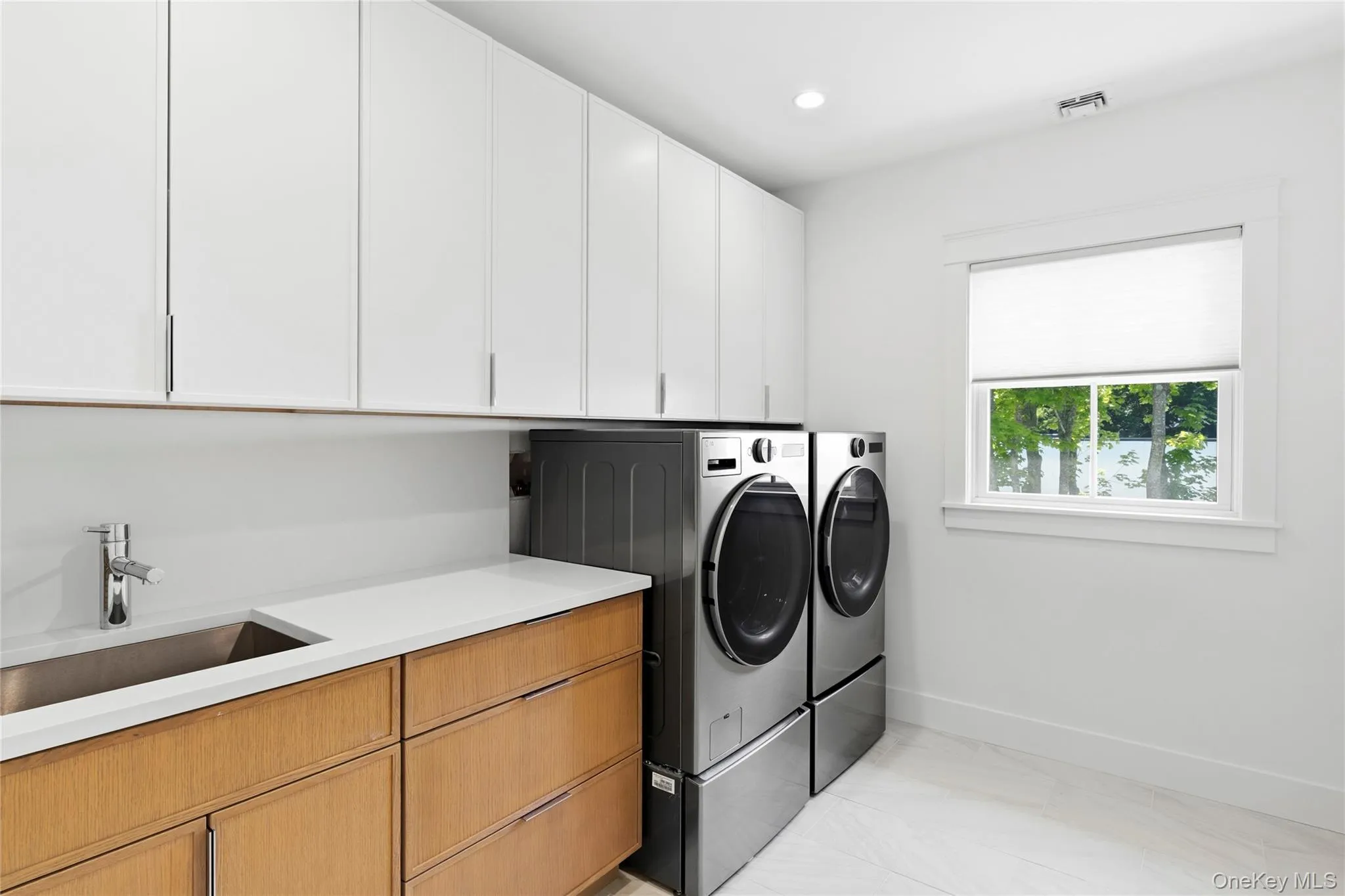 139 Montauk Highway, Southampton, NY, 4 Bedrooms Bedrooms, 7 Rooms Rooms,4 BathroomsBathrooms,Residential,For Rent,Montauk,0,1022817 139 Montauk Highway, Southampton, NY, 4 Bedrooms Bedrooms, 7 Rooms Rooms,4 BathroomsBathrooms,Residential,For Rent,Montauk,0,1022817