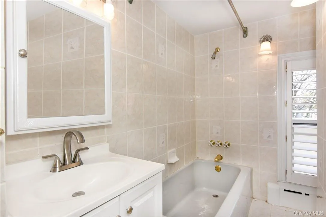 216 Third Avenue, Pelham, NY, 4 Bedrooms Bedrooms, 12 Rooms Rooms,1 BathroomBathrooms,Residential Lease,For Rent,Third,0,1022824 216 Third Avenue, Pelham, NY, 4 Bedrooms Bedrooms, 12 Rooms Rooms,1 BathroomBathrooms,Residential Lease,For Rent,Third,0,1022824