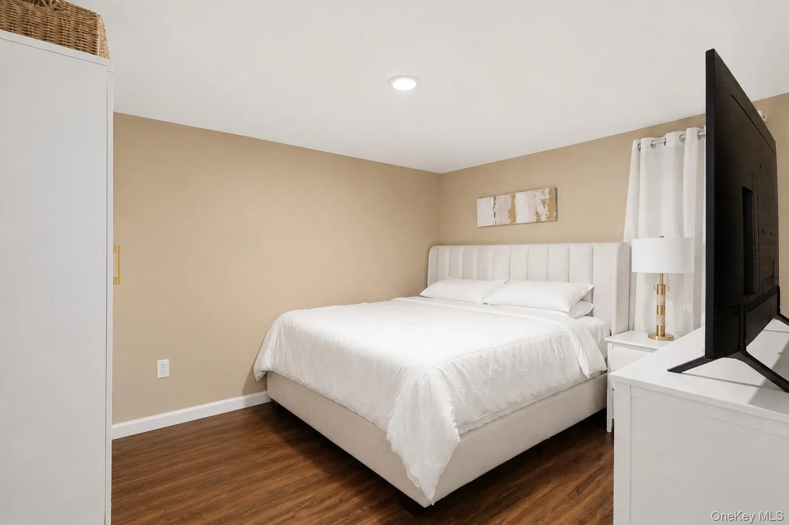 9 Starr Street, Brookhaven, NY, 3 Bedrooms Bedrooms, 6 Rooms Rooms,2 BathroomsBathrooms,Residential,For Rent,Starr,0,1022825 9 Starr Street, Brookhaven, NY, 3 Bedrooms Bedrooms, 6 Rooms Rooms,2 BathroomsBathrooms,Residential,For Rent,Starr,0,1022825