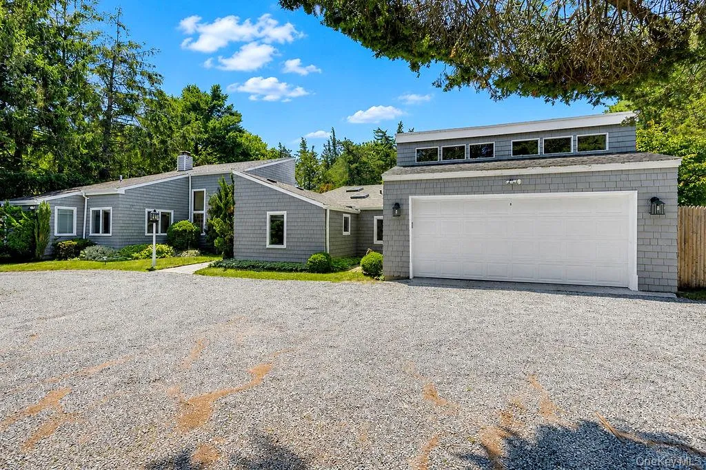 Comfortable single level living Comfortable single level living