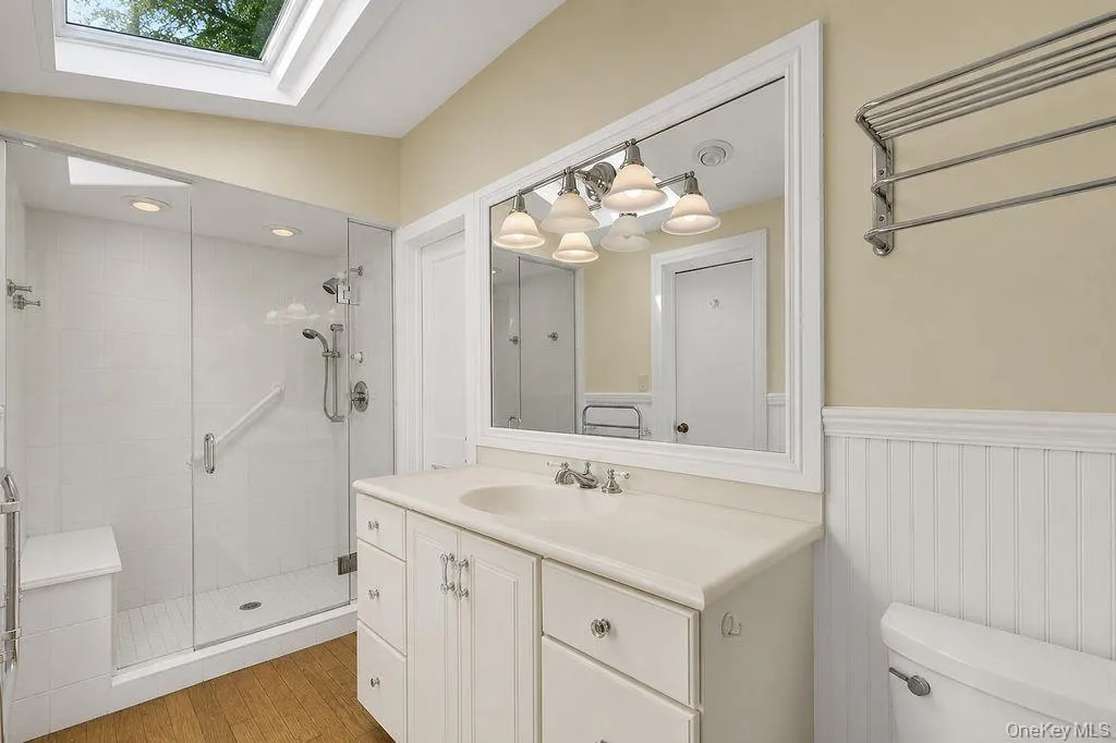 Primary en-suite bath Primary en-suite bath
