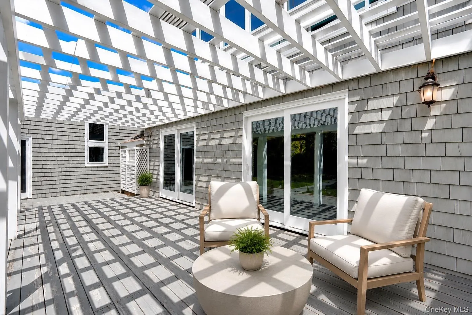 Patio overlooking the pool (Virtually Staged) Patio overlooking the pool (Virtually Staged)