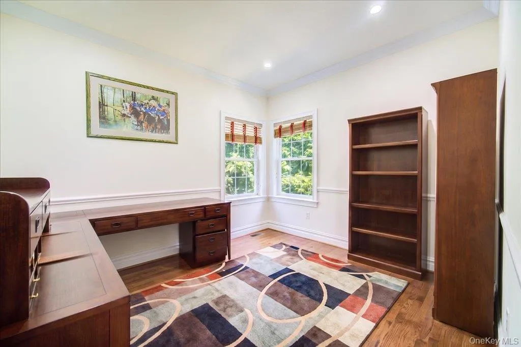 AI shows office without moving items inside. AI shows office without moving items inside.
