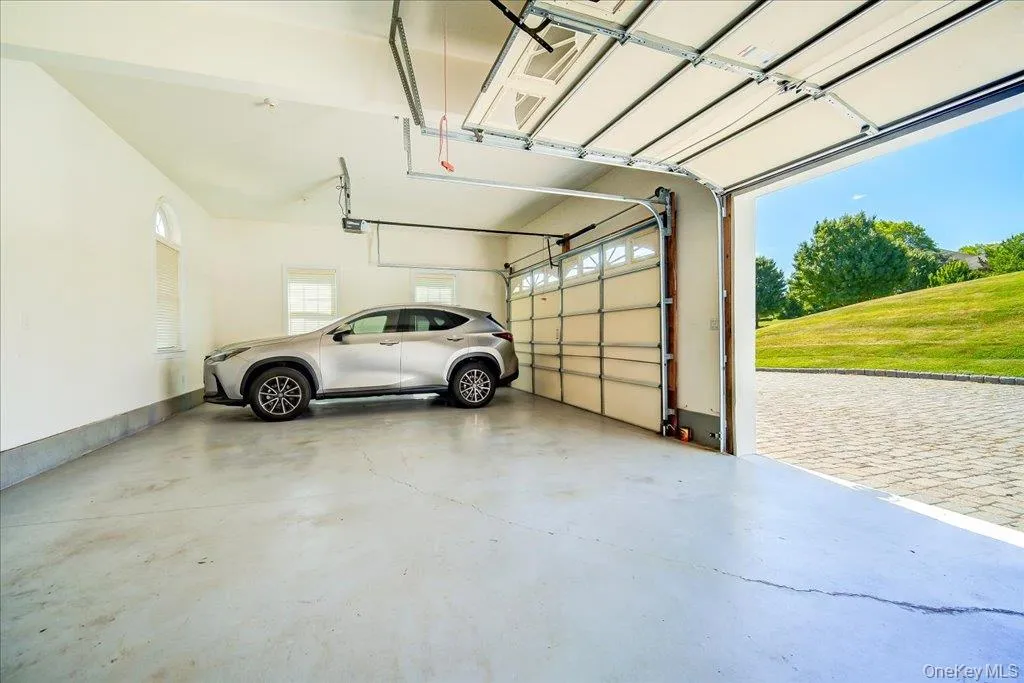Huge 3 Car garage; Huge 3 Car garage;