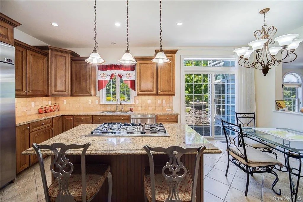 with Island and cooktop; with Island and cooktop;