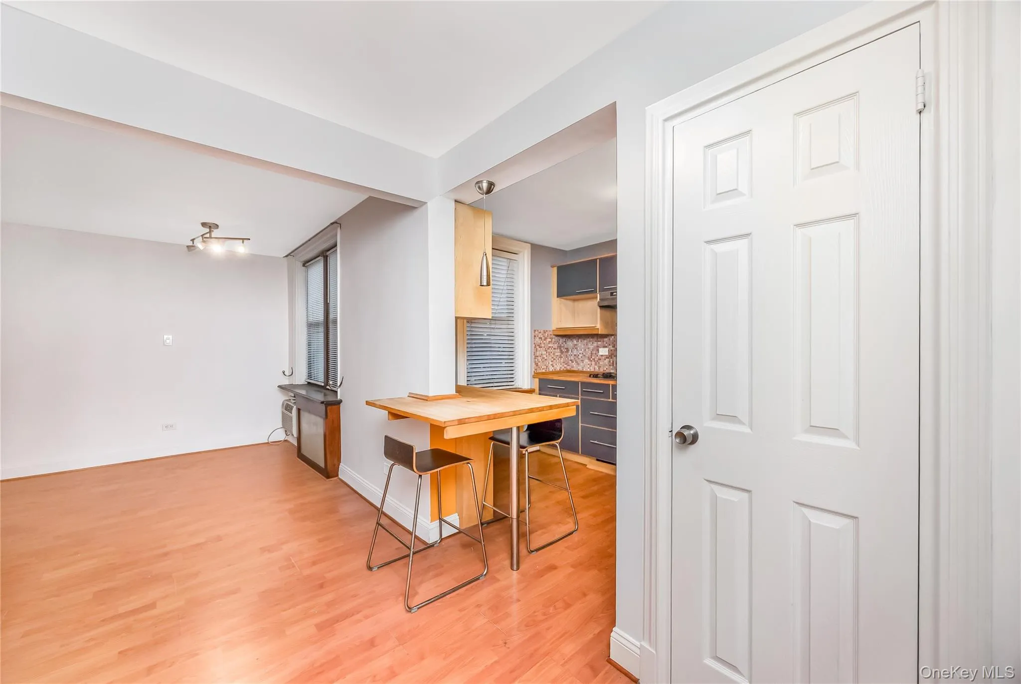 14050 Burden Crescent, New York, NY, 3 Rooms Rooms,1 BathroomBathrooms,Residential,For Rent,Burden Crescent,0,1022855 14050 Burden Crescent, New York, NY, 3 Rooms Rooms,1 BathroomBathrooms,Residential,For Rent,Burden Crescent,0,1022855