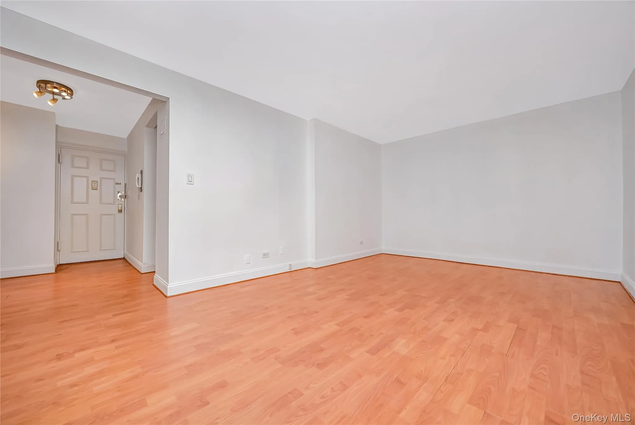 14050 Burden Crescent, New York, NY, 3 Rooms Rooms,1 BathroomBathrooms,Residential,For Rent,Burden Crescent,0,1022855 14050 Burden Crescent, New York, NY, 3 Rooms Rooms,1 BathroomBathrooms,Residential,For Rent,Burden Crescent,0,1022855