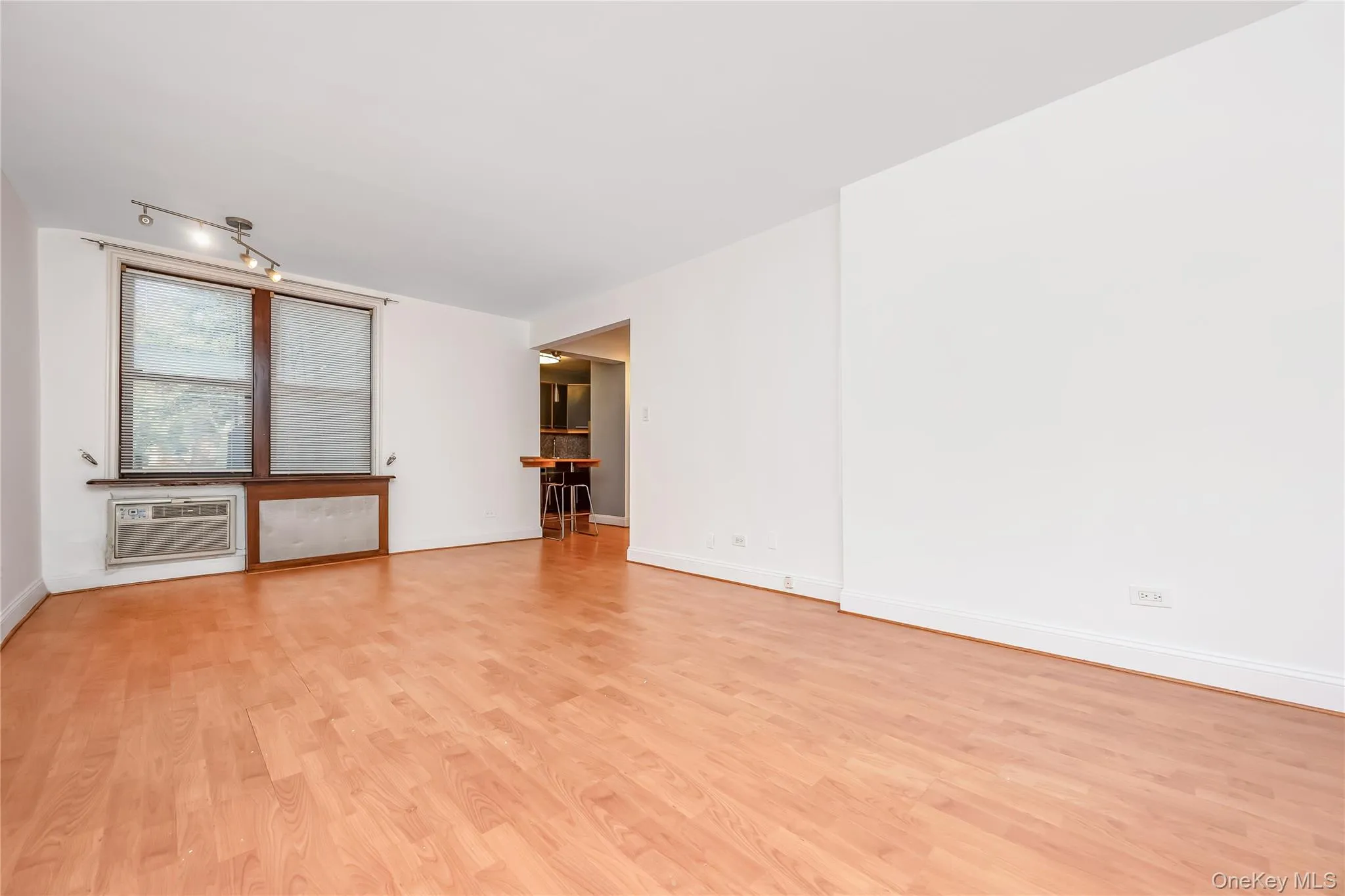 14050 Burden Crescent, New York, NY, 3 Rooms Rooms,1 BathroomBathrooms,Residential,For Rent,Burden Crescent,0,1022855 14050 Burden Crescent, New York, NY, 3 Rooms Rooms,1 BathroomBathrooms,Residential,For Rent,Burden Crescent,0,1022855