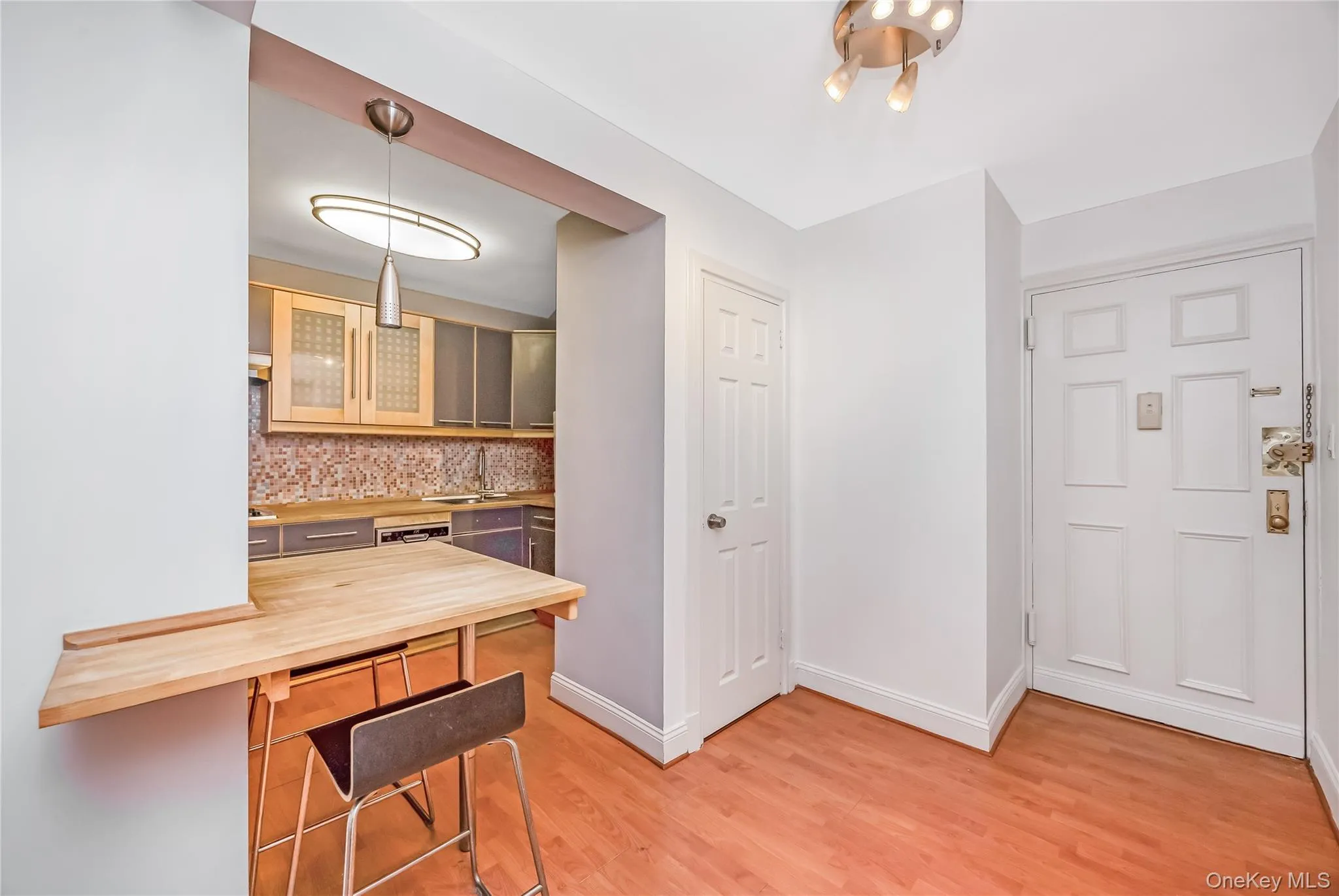 14050 Burden Crescent, New York, NY, 3 Rooms Rooms,1 BathroomBathrooms,Residential,For Rent,Burden Crescent,0,1022855 14050 Burden Crescent, New York, NY, 3 Rooms Rooms,1 BathroomBathrooms,Residential,For Rent,Burden Crescent,0,1022855