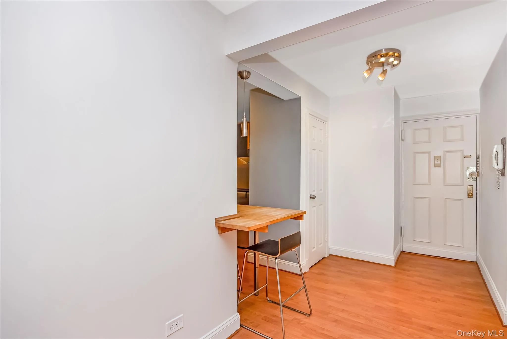 14050 Burden Crescent, New York, NY, 3 Rooms Rooms,1 BathroomBathrooms,Residential,For Rent,Burden Crescent,0,1022855 14050 Burden Crescent, New York, NY, 3 Rooms Rooms,1 BathroomBathrooms,Residential,For Rent,Burden Crescent,0,1022855