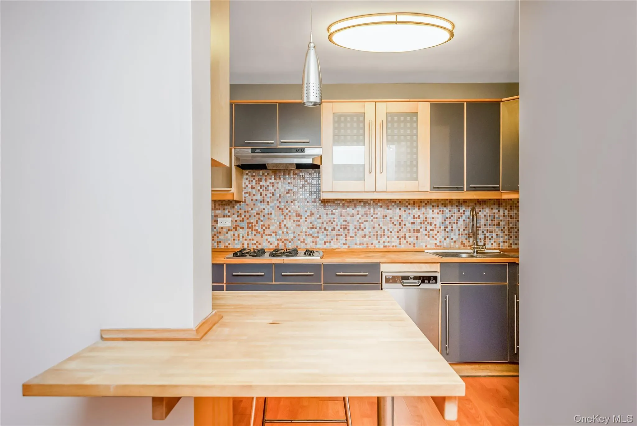 14050 Burden Crescent, New York, NY, 3 Rooms Rooms,1 BathroomBathrooms,Residential,For Rent,Burden Crescent,0,1022855 14050 Burden Crescent, New York, NY, 3 Rooms Rooms,1 BathroomBathrooms,Residential,For Rent,Burden Crescent,0,1022855