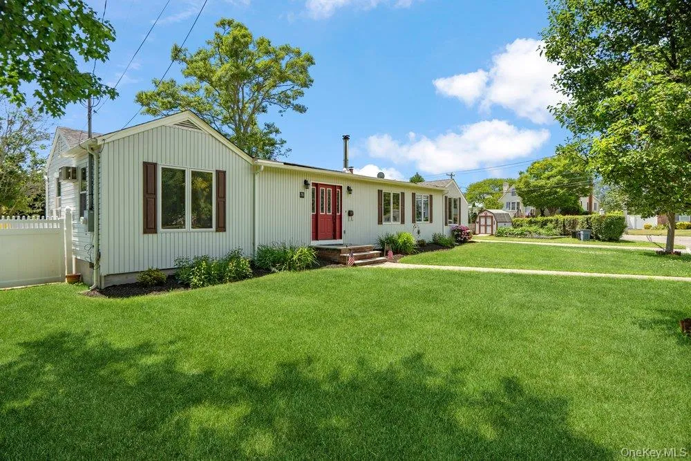 76 Alton Road, Babylon, NY, 3 Bedrooms Bedrooms, 6 Rooms Rooms,1 BathroomBathrooms,Residential,For Rent,Alton,0,1022875 76 Alton Road, Babylon, NY, 3 Bedrooms Bedrooms, 6 Rooms Rooms,1 BathroomBathrooms,Residential,For Rent,Alton,0,1022875