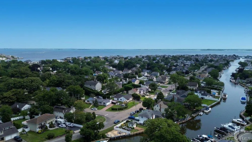 76 Alton Road, Babylon, NY, 3 Bedrooms Bedrooms, 6 Rooms Rooms,1 BathroomBathrooms,Residential,For Rent,Alton,0,1022875 76 Alton Road, Babylon, NY, 3 Bedrooms Bedrooms, 6 Rooms Rooms,1 BathroomBathrooms,Residential,For Rent,Alton,0,1022875