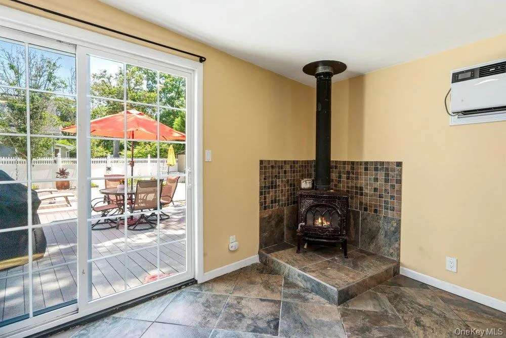 76 Alton Road, Babylon, NY, 3 Bedrooms Bedrooms, 6 Rooms Rooms,1 BathroomBathrooms,Residential,For Rent,Alton,0,1022875 76 Alton Road, Babylon, NY, 3 Bedrooms Bedrooms, 6 Rooms Rooms,1 BathroomBathrooms,Residential,For Rent,Alton,0,1022875