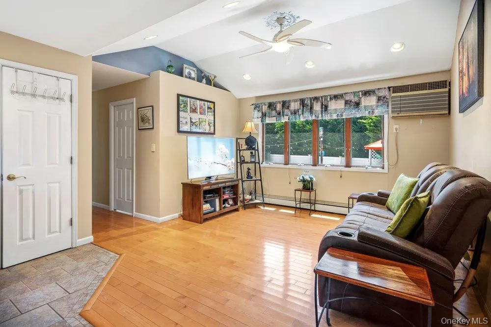 76 Alton Road, Babylon, NY, 3 Bedrooms Bedrooms, 6 Rooms Rooms,1 BathroomBathrooms,Residential,For Rent,Alton,0,1022875 76 Alton Road, Babylon, NY, 3 Bedrooms Bedrooms, 6 Rooms Rooms,1 BathroomBathrooms,Residential,For Rent,Alton,0,1022875