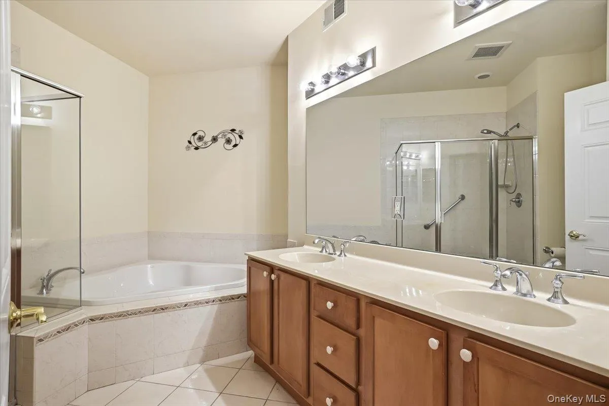189 Symphony Drive, Brookhaven, NY, 2 Bedrooms Bedrooms, 5 Rooms Rooms,2 BathroomsBathrooms,Residential,For Rent,Symphony,0,1022885 189 Symphony Drive, Brookhaven, NY, 2 Bedrooms Bedrooms, 5 Rooms Rooms,2 BathroomsBathrooms,Residential,For Rent,Symphony,0,1022885