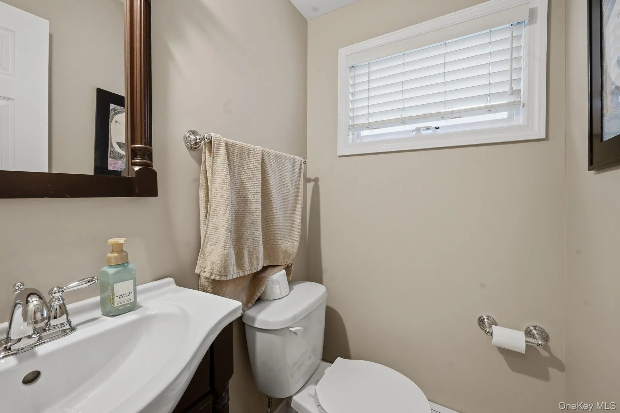 4 Pequot Avenue, North Hempstead, NY, 3 Bedrooms Bedrooms, 10 Rooms Rooms,2 BathroomsBathrooms,Residential,For Rent,Pequot,0,1022886 4 Pequot Avenue, North Hempstead, NY, 3 Bedrooms Bedrooms, 10 Rooms Rooms,2 BathroomsBathrooms,Residential,For Rent,Pequot,0,1022886