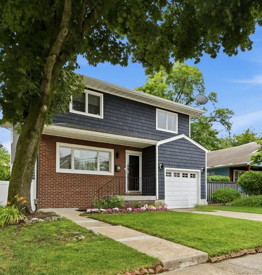 4 Pequot Avenue, North Hempstead, NY, 3 Bedrooms Bedrooms, 10 Rooms Rooms,2 BathroomsBathrooms,Residential,For Rent,Pequot,0,1022886 4 Pequot Avenue, North Hempstead, NY, 3 Bedrooms Bedrooms, 10 Rooms Rooms,2 BathroomsBathrooms,Residential,For Rent,Pequot,0,1022886