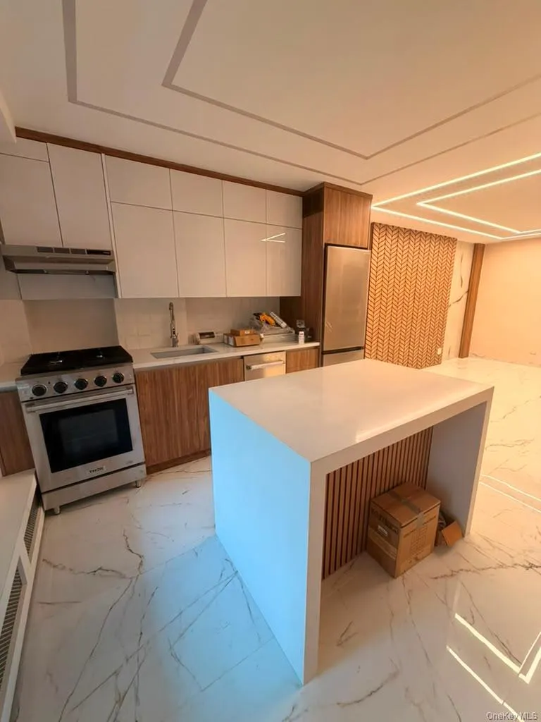 98-05 63 Road, New York, NY, 2 Rooms Rooms,1 BathroomBathrooms,Residential,For Rent,63,0,1022889 98-05 63 Road, New York, NY, 2 Rooms Rooms,1 BathroomBathrooms,Residential,For Rent,63,0,1022889