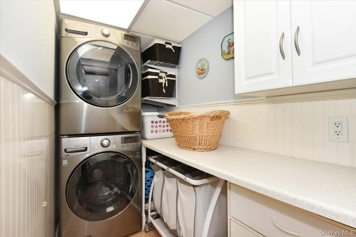 32 Lark Drive, Oyster Bay, NY, 3 Bedrooms Bedrooms, 7 Rooms Rooms,2 BathroomsBathrooms,Residential,For Rent,Lark,0,1022916 32 Lark Drive, Oyster Bay, NY, 3 Bedrooms Bedrooms, 7 Rooms Rooms,2 BathroomsBathrooms,Residential,For Rent,Lark,0,1022916