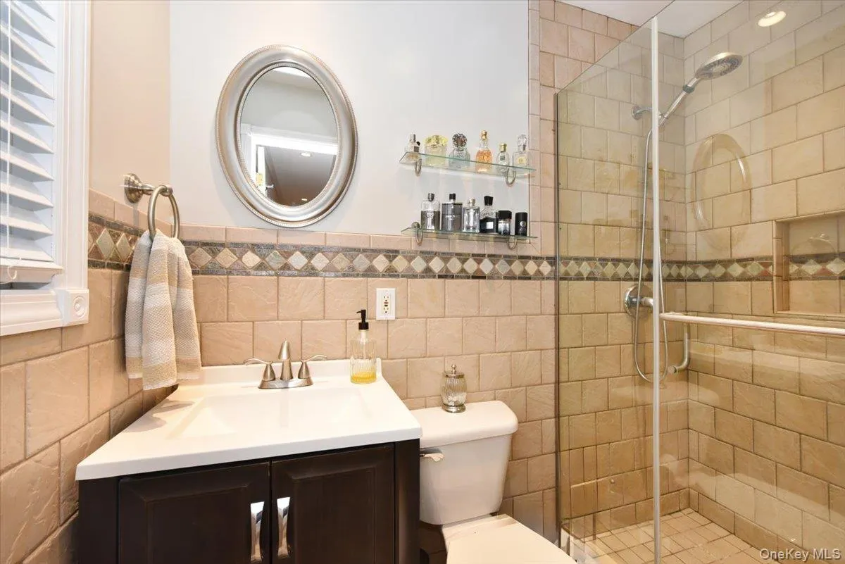 32 Lark Drive, Oyster Bay, NY, 3 Bedrooms Bedrooms, 7 Rooms Rooms,2 BathroomsBathrooms,Residential,For Rent,Lark,0,1022916 32 Lark Drive, Oyster Bay, NY, 3 Bedrooms Bedrooms, 7 Rooms Rooms,2 BathroomsBathrooms,Residential,For Rent,Lark,0,1022916