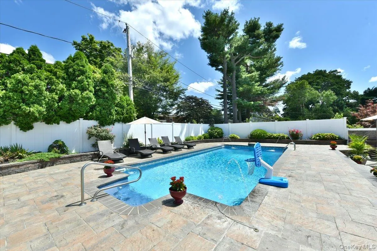 32 Lark Drive, Oyster Bay, NY, 3 Bedrooms Bedrooms, 7 Rooms Rooms,2 BathroomsBathrooms,Residential,For Rent,Lark,0,1022916 32 Lark Drive, Oyster Bay, NY, 3 Bedrooms Bedrooms, 7 Rooms Rooms,2 BathroomsBathrooms,Residential,For Rent,Lark,0,1022916