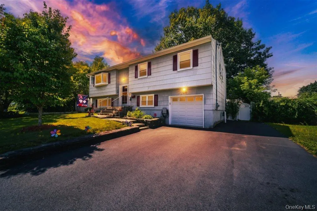 26 Heaney Drive, Beacon, NY, 4 Bedrooms Bedrooms, 9 Rooms Rooms,2 BathroomsBathrooms,Residential,For Rent,Heaney,0,1022924 26 Heaney Drive, Beacon, NY, 4 Bedrooms Bedrooms, 9 Rooms Rooms,2 BathroomsBathrooms,Residential,For Rent,Heaney,0,1022924