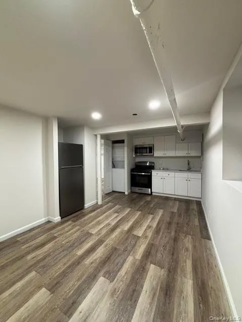 159 Main Street, Huntington, NY, 1 Bedroom Bedrooms, 2 Rooms Rooms,1 BathroomBathrooms,Residential Lease,For Rent,Main,0,1022934 159 Main Street, Huntington, NY, 1 Bedroom Bedrooms, 2 Rooms Rooms,1 BathroomBathrooms,Residential Lease,For Rent,Main,0,1022934