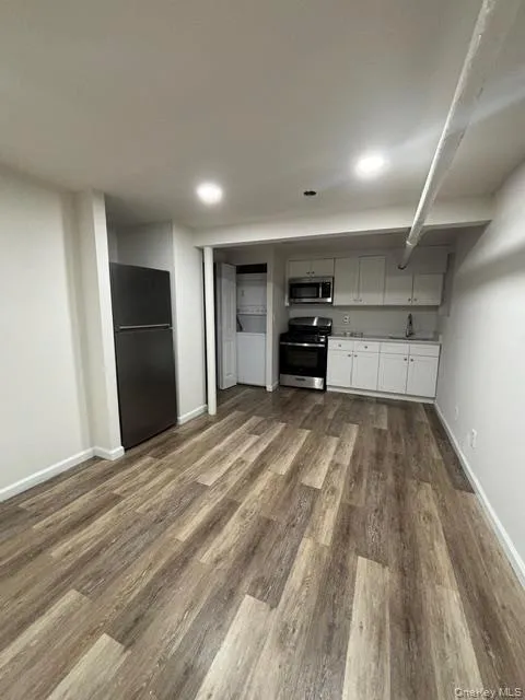 159 Main Street, Huntington, NY, 1 Bedroom Bedrooms, 2 Rooms Rooms,1 BathroomBathrooms,Residential Lease,For Rent,Main,0,1022934 159 Main Street, Huntington, NY, 1 Bedroom Bedrooms, 2 Rooms Rooms,1 BathroomBathrooms,Residential Lease,For Rent,Main,0,1022934