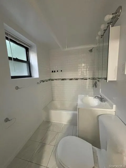 159 Main Street, Huntington, NY, 1 Bedroom Bedrooms, 2 Rooms Rooms,1 BathroomBathrooms,Residential Lease,For Rent,Main,0,1022934 159 Main Street, Huntington, NY, 1 Bedroom Bedrooms, 2 Rooms Rooms,1 BathroomBathrooms,Residential Lease,For Rent,Main,0,1022934