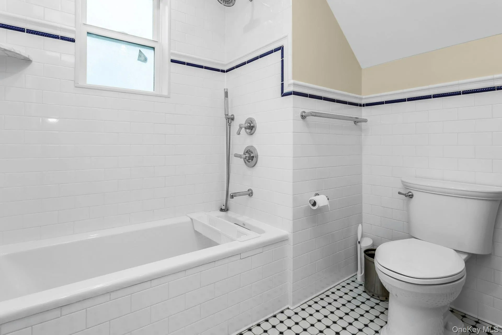 34 Preston Street, North Hempstead, NY, 2 Bedrooms Bedrooms, 6 Rooms Rooms,2 BathroomsBathrooms,Residential Lease,For Rent,Preston,0,1022936 34 Preston Street, North Hempstead, NY, 2 Bedrooms Bedrooms, 6 Rooms Rooms,2 BathroomsBathrooms,Residential Lease,For Rent,Preston,0,1022936
