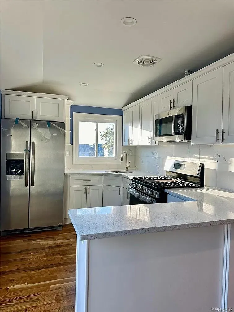10211 164th Avenue, New York, NY, 3 Bedrooms Bedrooms, 5 Rooms Rooms,2 BathroomsBathrooms,Residential Lease,For Rent,164th,0,1022943 10211 164th Avenue, New York, NY, 3 Bedrooms Bedrooms, 5 Rooms Rooms,2 BathroomsBathrooms,Residential Lease,For Rent,164th,0,1022943
