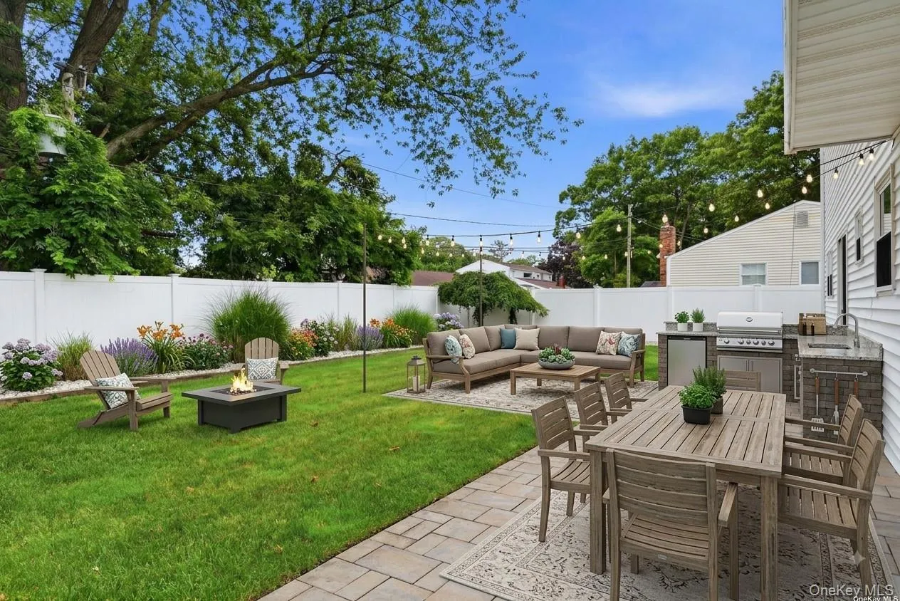 26 King Street, Brookhaven, NY, 4 Bedrooms Bedrooms, 9 Rooms Rooms,2 BathroomsBathrooms,Residential,For Rent,King,0,1022946 26 King Street, Brookhaven, NY, 4 Bedrooms Bedrooms, 9 Rooms Rooms,2 BathroomsBathrooms,Residential,For Rent,King,0,1022946