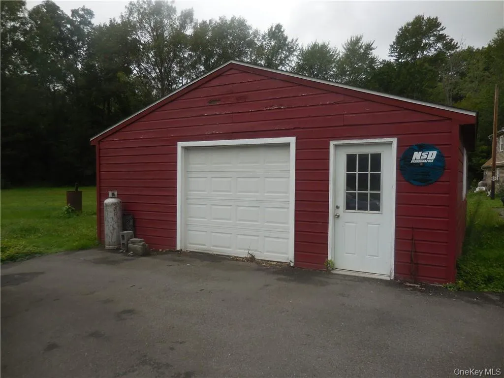 View of the small garage with 1 bay. View of the small garage with 1 bay.