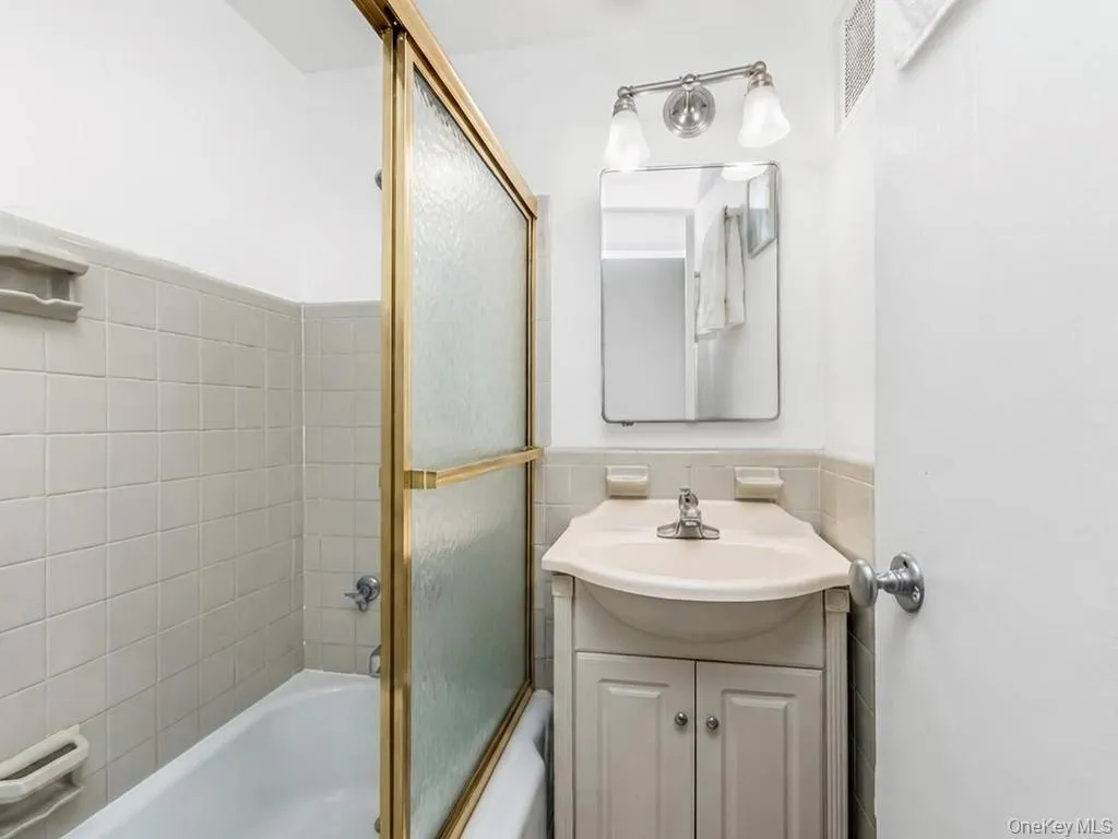 6 Fordham Hill Oval, New York, NY, 3 Bedrooms Bedrooms, 6 Rooms Rooms,1 BathroomBathrooms,Residential,For Rent,Fordham Hill,0,1022955 6 Fordham Hill Oval, New York, NY, 3 Bedrooms Bedrooms, 6 Rooms Rooms,1 BathroomBathrooms,Residential,For Rent,Fordham Hill,0,1022955