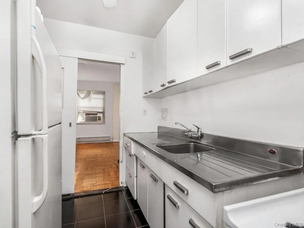 6 Fordham Hill Oval, New York, NY, 3 Bedrooms Bedrooms, 6 Rooms Rooms,1 BathroomBathrooms,Residential,For Rent,Fordham Hill,0,1022955 6 Fordham Hill Oval, New York, NY, 3 Bedrooms Bedrooms, 6 Rooms Rooms,1 BathroomBathrooms,Residential,For Rent,Fordham Hill,0,1022955