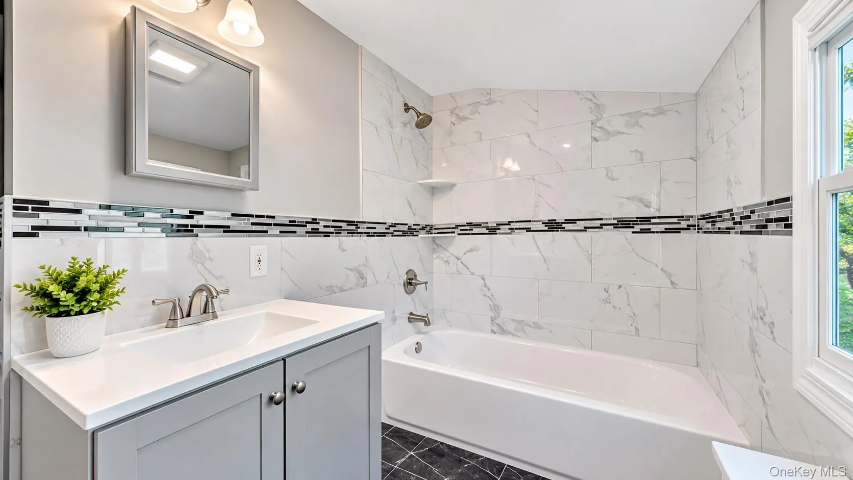 102 Strattford Road, North Hempstead, NY, 4 Bedrooms Bedrooms, 6 Rooms Rooms,2 BathroomsBathrooms,Residential,For Rent,Strattford,0,1022963 102 Strattford Road, North Hempstead, NY, 4 Bedrooms Bedrooms, 6 Rooms Rooms,2 BathroomsBathrooms,Residential,For Rent,Strattford,0,1022963