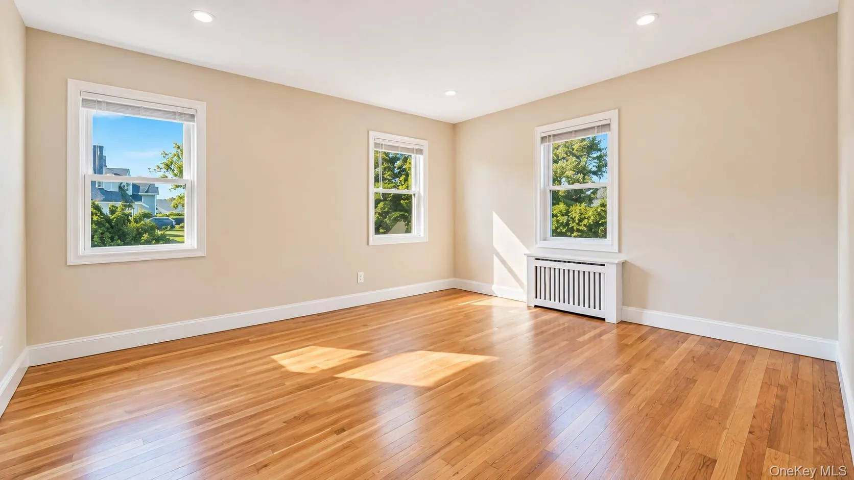 102 Strattford Road, North Hempstead, NY, 4 Bedrooms Bedrooms, 6 Rooms Rooms,2 BathroomsBathrooms,Residential,For Rent,Strattford,0,1022963 102 Strattford Road, North Hempstead, NY, 4 Bedrooms Bedrooms, 6 Rooms Rooms,2 BathroomsBathrooms,Residential,For Rent,Strattford,0,1022963