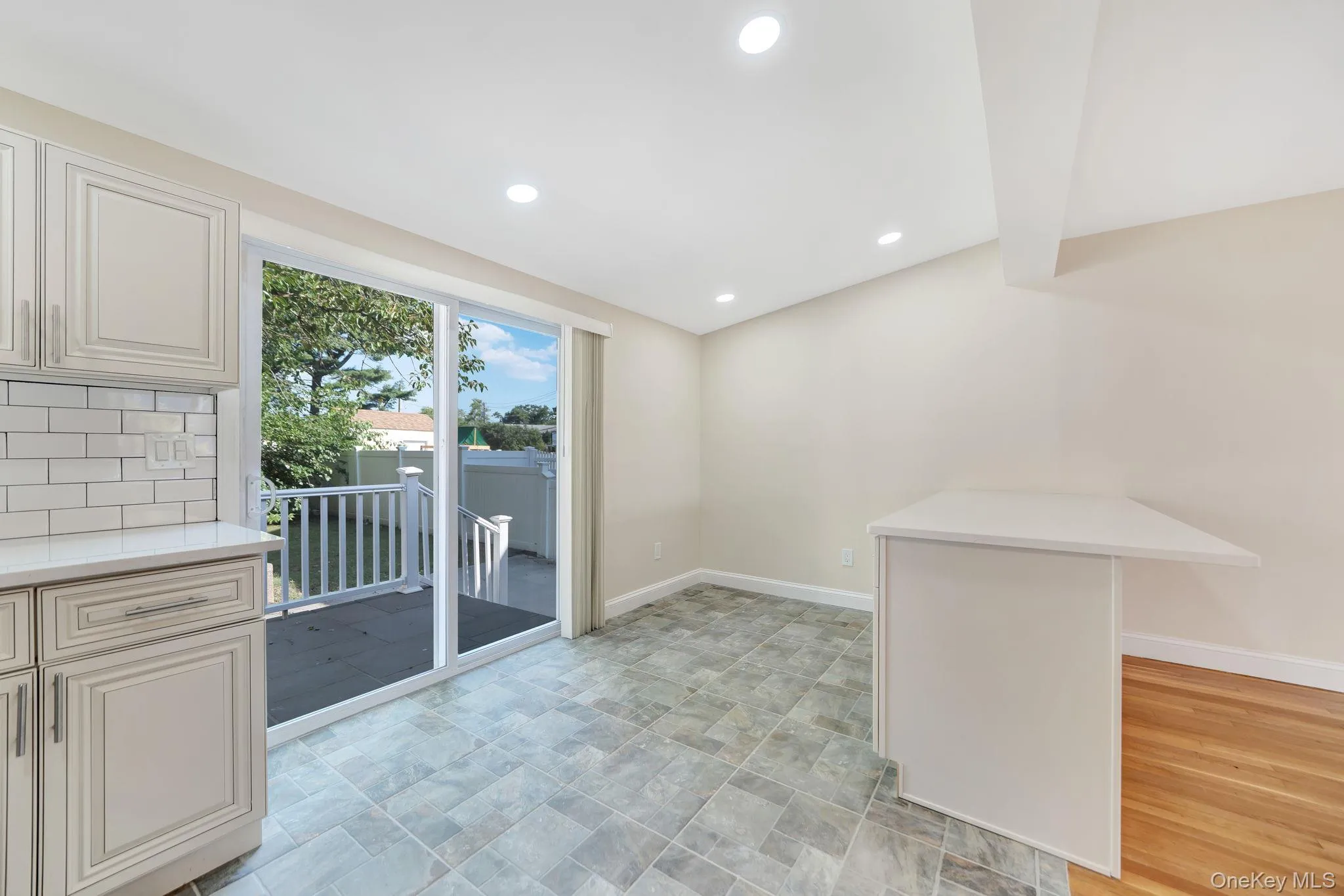 102 Strattford Road, North Hempstead, NY, 4 Bedrooms Bedrooms, 6 Rooms Rooms,2 BathroomsBathrooms,Residential,For Rent,Strattford,0,1022963 102 Strattford Road, North Hempstead, NY, 4 Bedrooms Bedrooms, 6 Rooms Rooms,2 BathroomsBathrooms,Residential,For Rent,Strattford,0,1022963