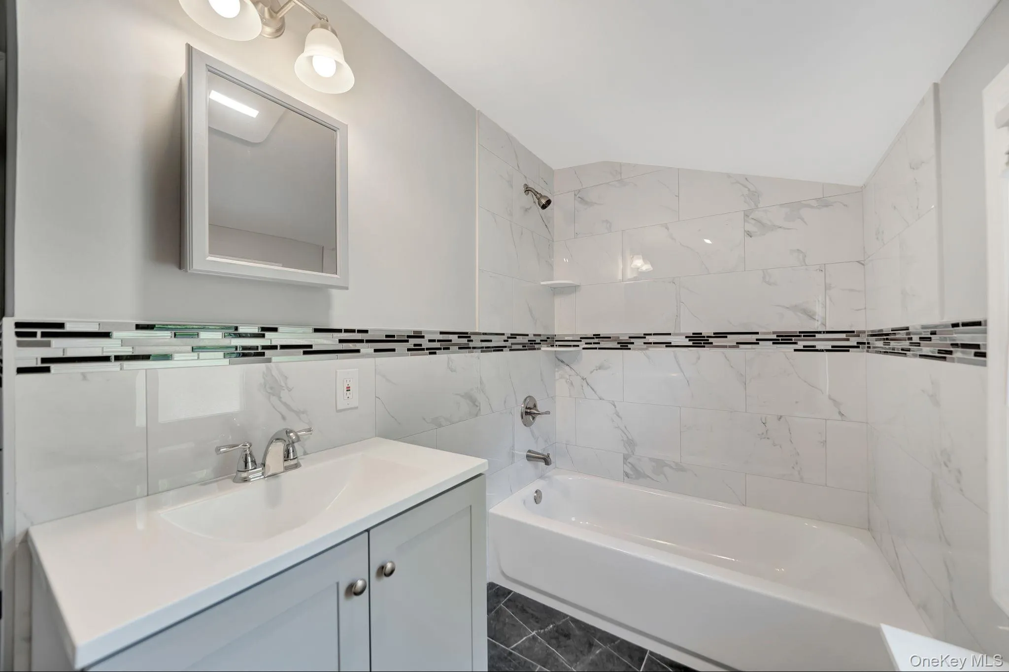 102 Strattford Road, North Hempstead, NY, 4 Bedrooms Bedrooms, 6 Rooms Rooms,2 BathroomsBathrooms,Residential,For Rent,Strattford,0,1022963 102 Strattford Road, North Hempstead, NY, 4 Bedrooms Bedrooms, 6 Rooms Rooms,2 BathroomsBathrooms,Residential,For Rent,Strattford,0,1022963