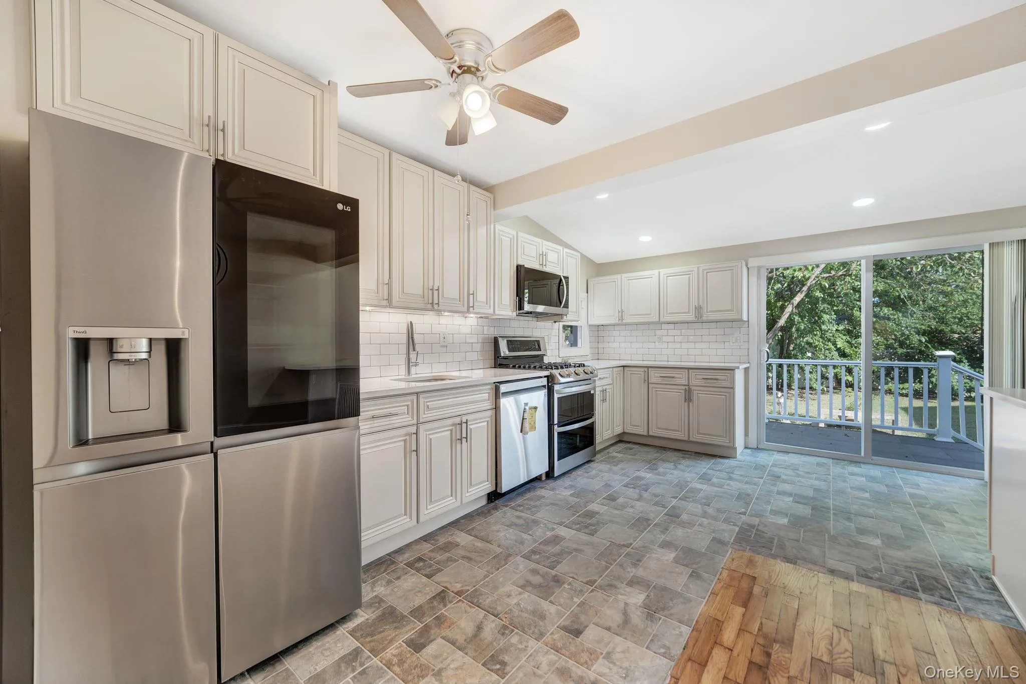 102 Strattford Road, North Hempstead, NY, 4 Bedrooms Bedrooms, 6 Rooms Rooms,2 BathroomsBathrooms,Residential,For Rent,Strattford,0,1022963 102 Strattford Road, North Hempstead, NY, 4 Bedrooms Bedrooms, 6 Rooms Rooms,2 BathroomsBathrooms,Residential,For Rent,Strattford,0,1022963
